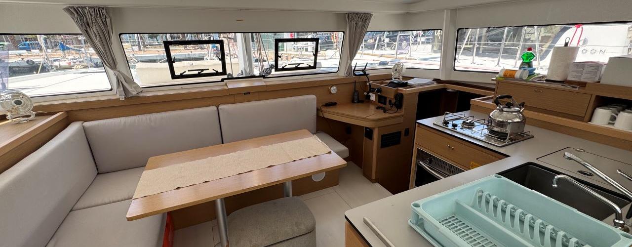 catamarano Excess 11