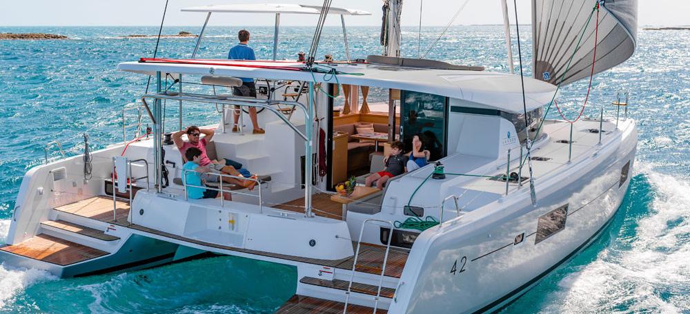 catamarano Lagoon 42
