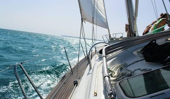 Affrontare il mal di mare durante una vacanza in barca a vela