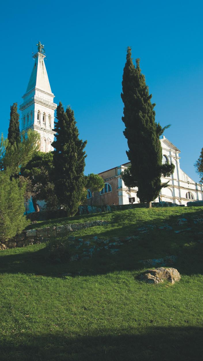 Yacht-Rent: chiesa Rovigno, Istria, Croazia